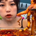 泰国小姐姐挑战辣椒视频,辣度惊人挑战极限！